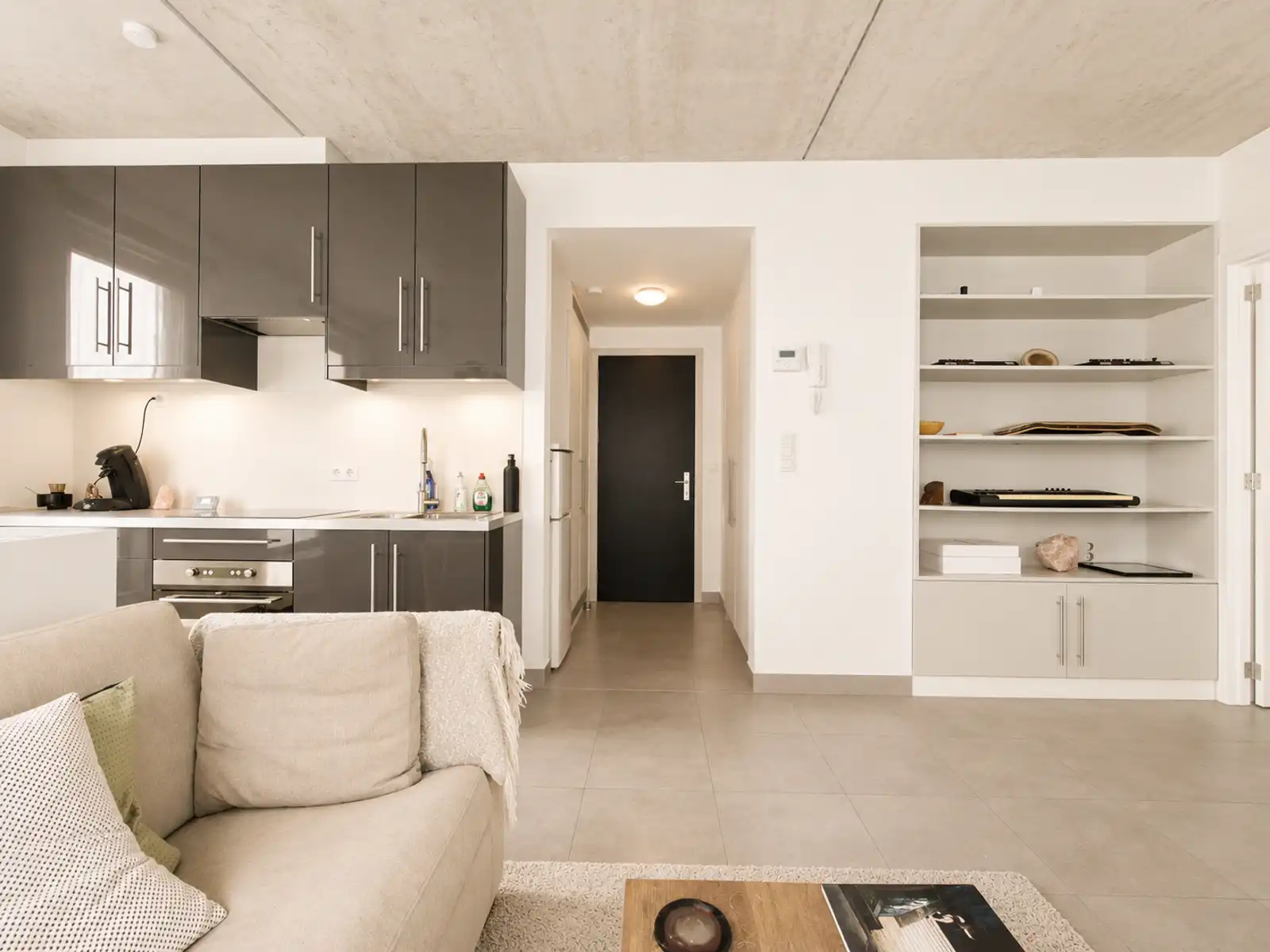 Berchem | Modern en lichtrijk 1 slpk app. + P foto 3