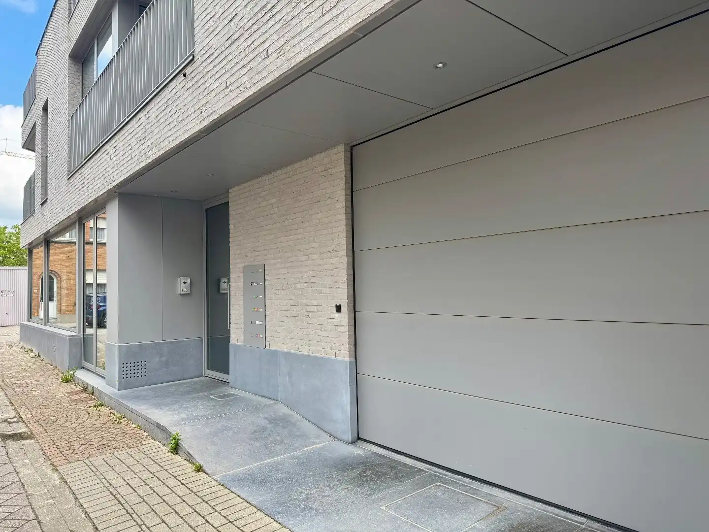 Recent en kwaliteitsvol appartement 2 slpk met terras en ondergrondse autostaanplaats - onder de kerktoren van Meise foto 2