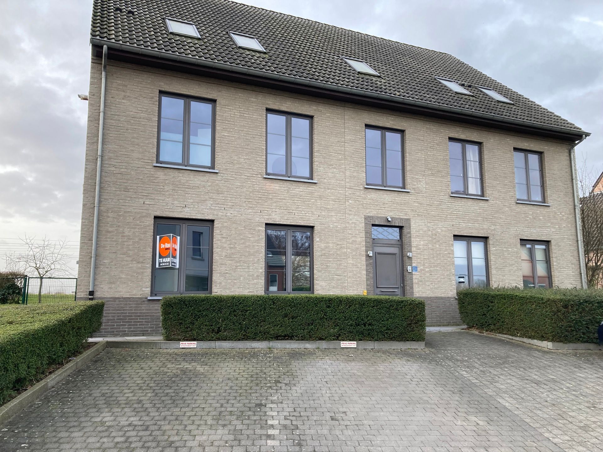 WICHELEN - Gelijkvloers appartement met tuin foto {{pictureIndex}}