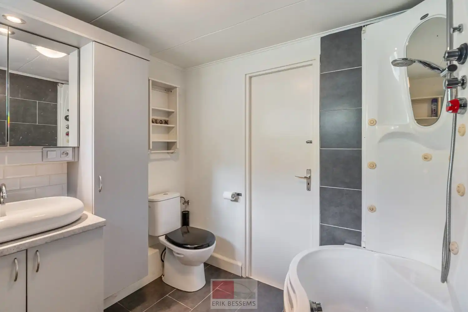 Leuke, energiezuinige met EPC label D (zeldzaam op dit park!) en instapklare vakantiebungalow met twee slaapkamers en een bewoonbare oppervlakte van ca. 68 m². foto 10