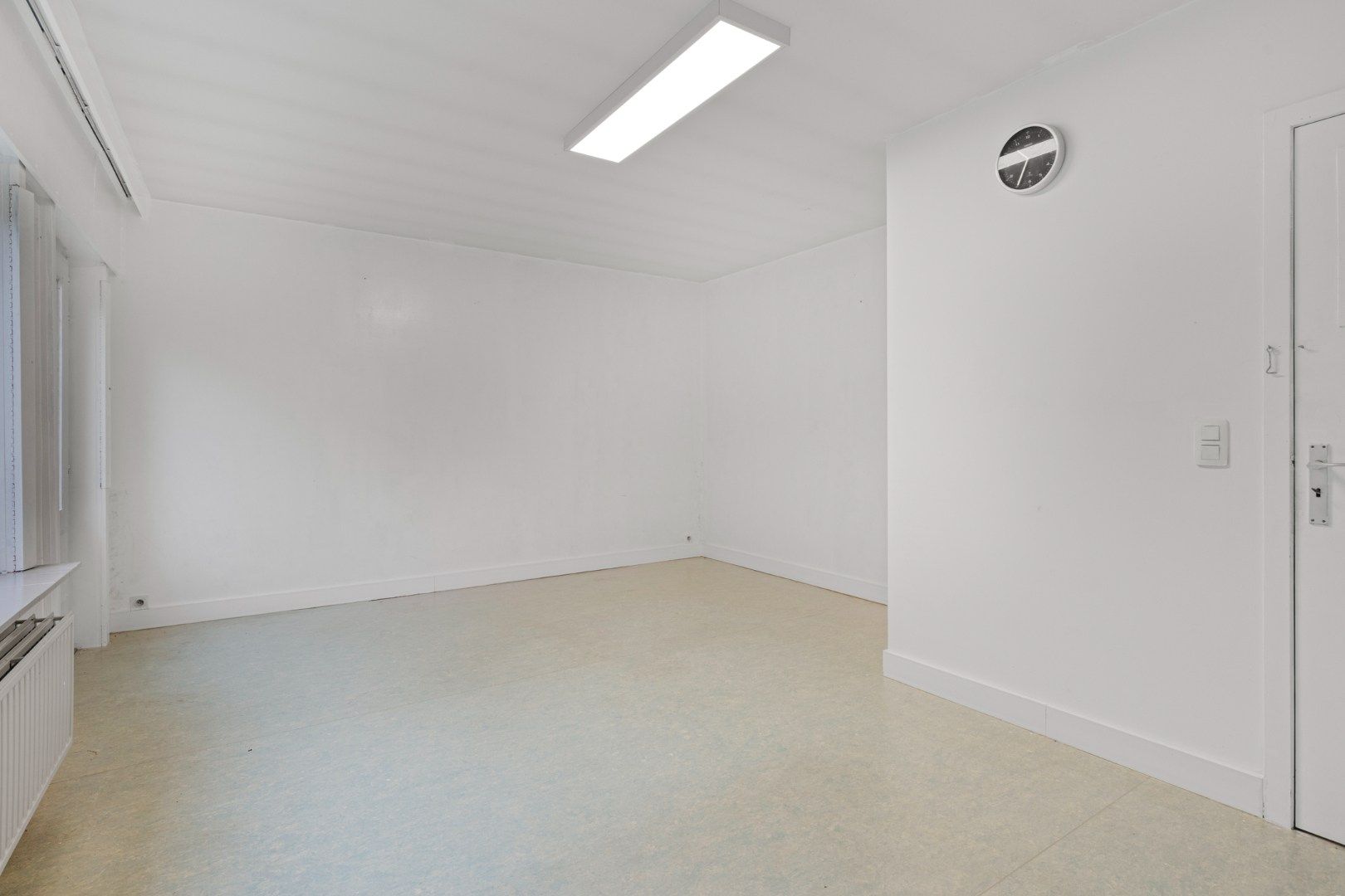 Ruim gelijkvloers appartement met 3 slaapkamers! foto 9