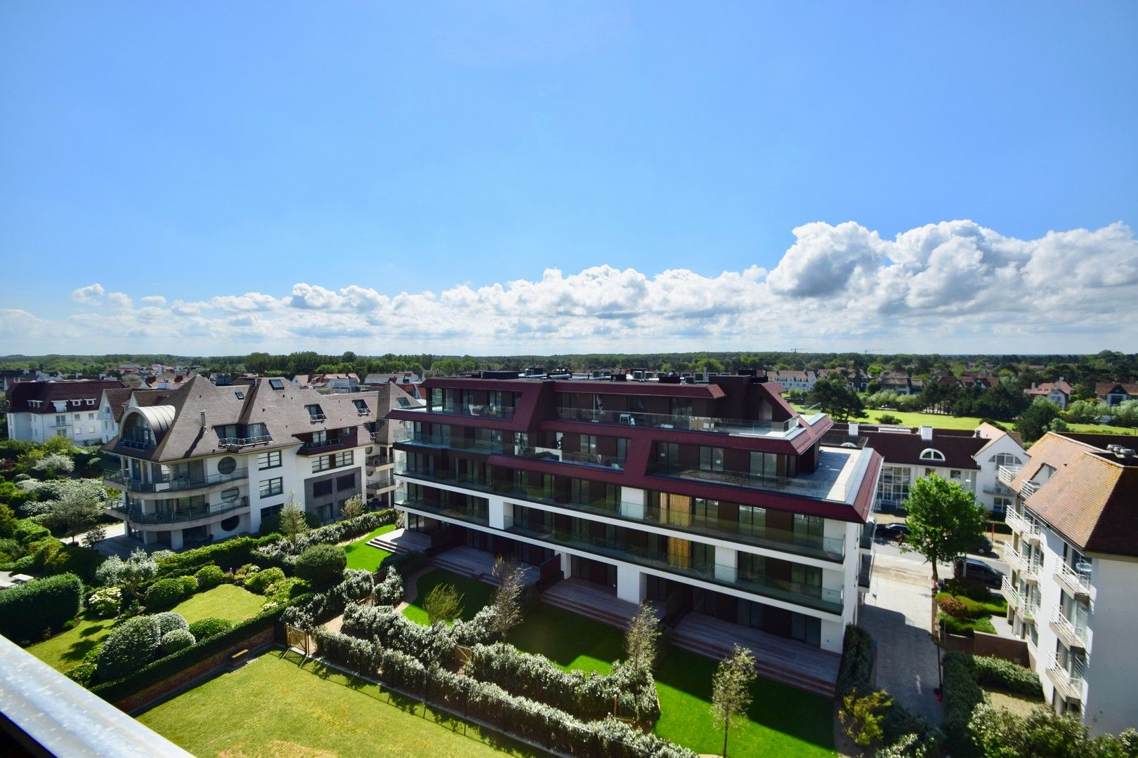 Prachtig gerenoveerd appartement in hartje Zoute, nabij de winkels en de zeedijk. foto 14