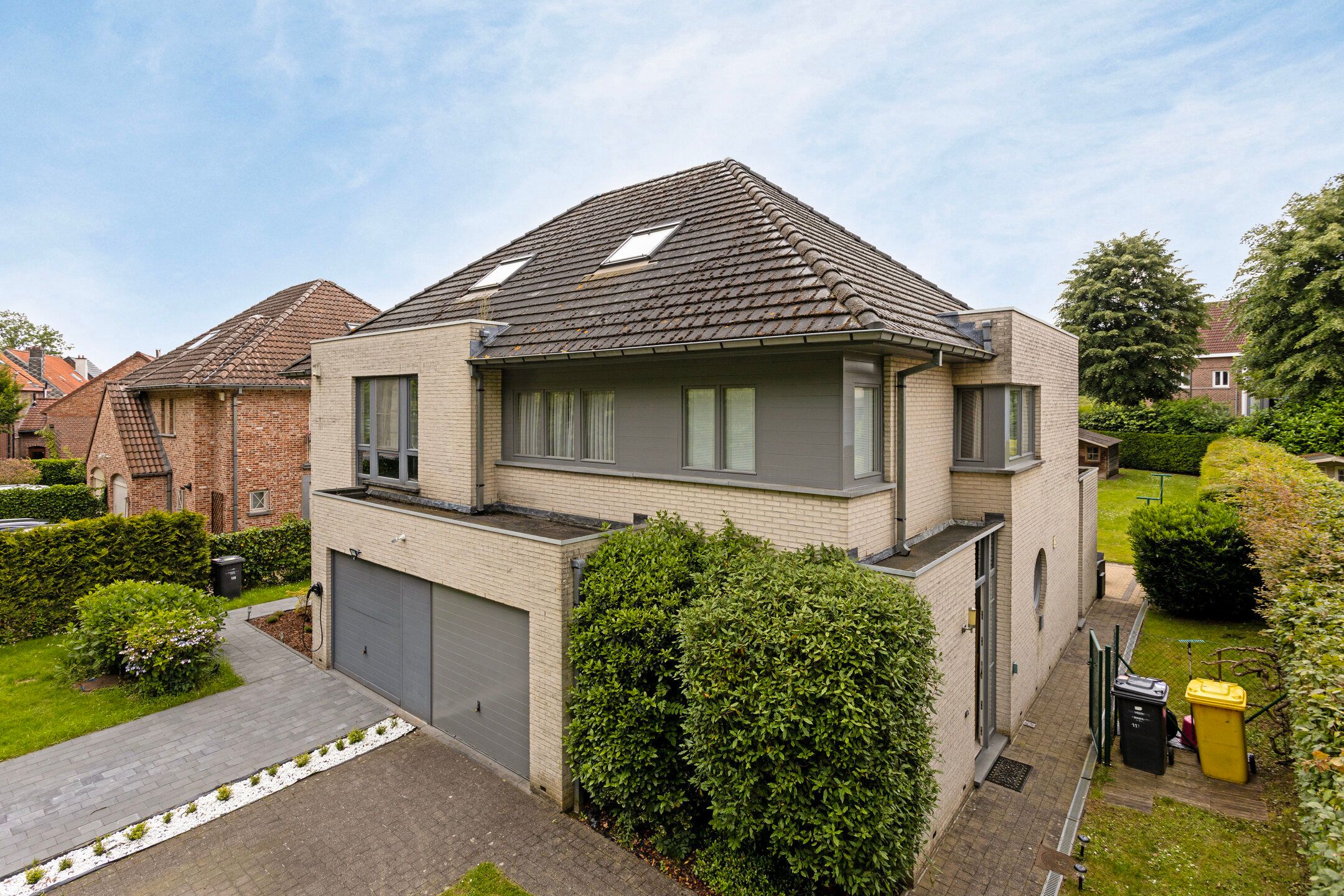 Moderne 3-Gevelwoning met mooie tuin  foto 1