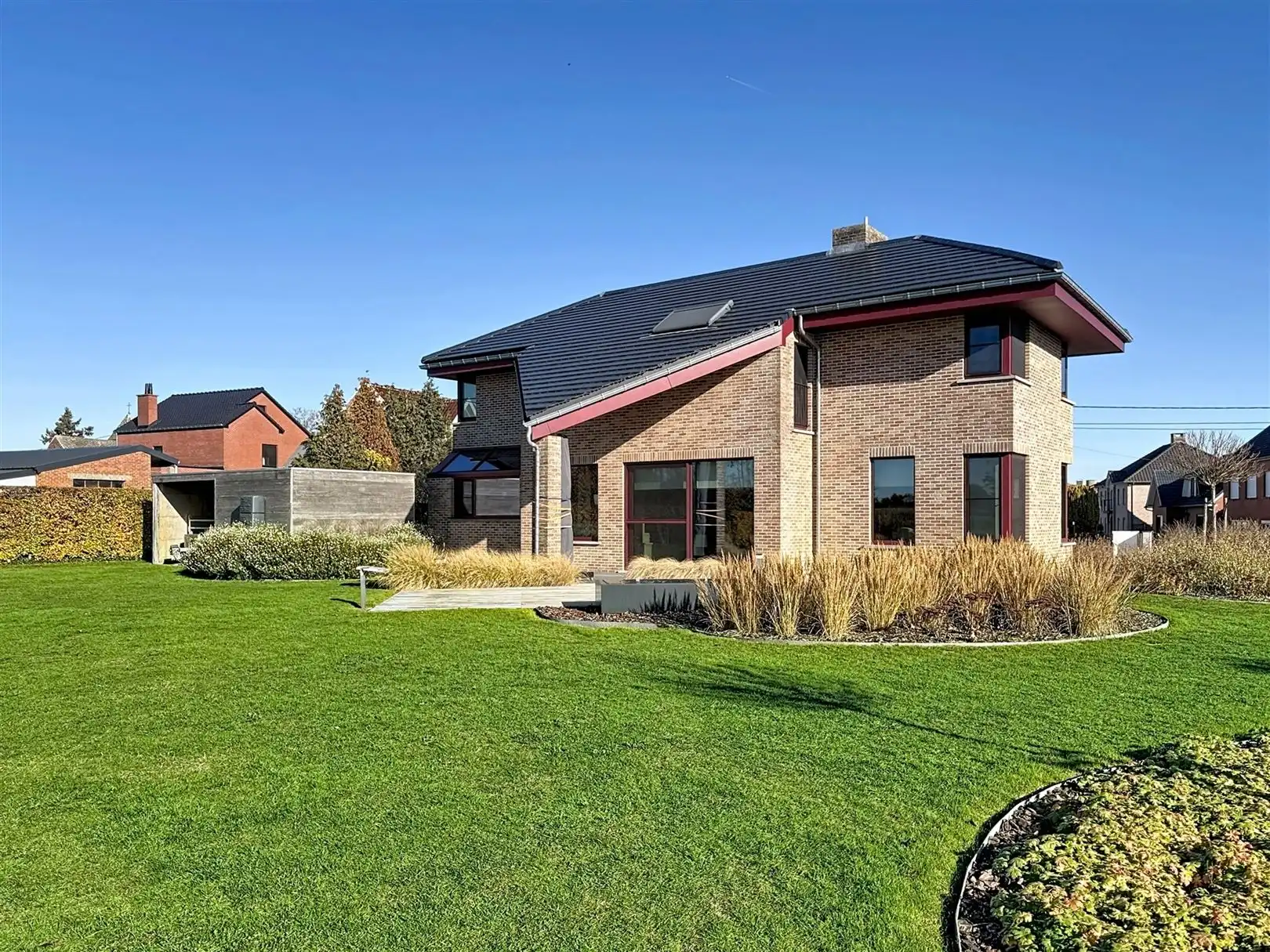 Ruime villa, 3/4 slpks, garage, terras, tuin, 23a 85ca foto {{pictureIndex}}