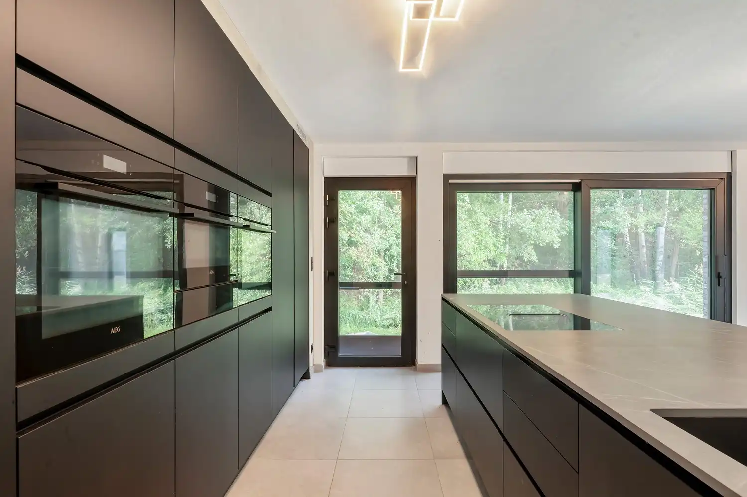 Nieuwe, energiezuinige open bebouwing in doodlopende straat. foto 16