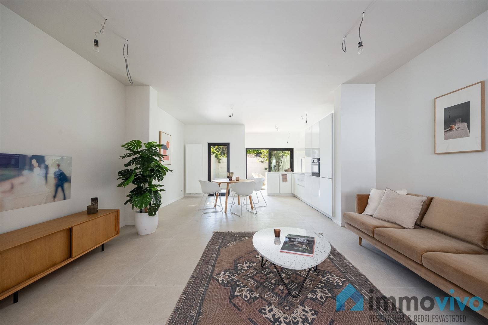 Volledig gerenoveerde woning met vier slaapkamers, twee badkamers en stadstuin foto {{pictureIndex}}