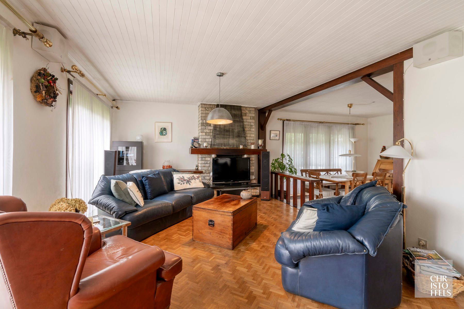 Op te frissen laagbouwvilla op een perceel van 1.257m² in het groen!  foto 2