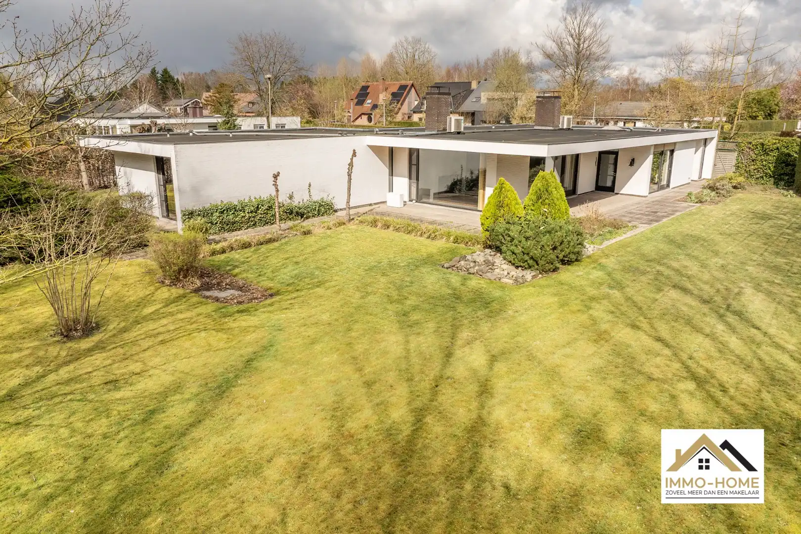 Hoofdfoto van de publicatie: Riante villa in een rustige omgeving te Merelbeke! 