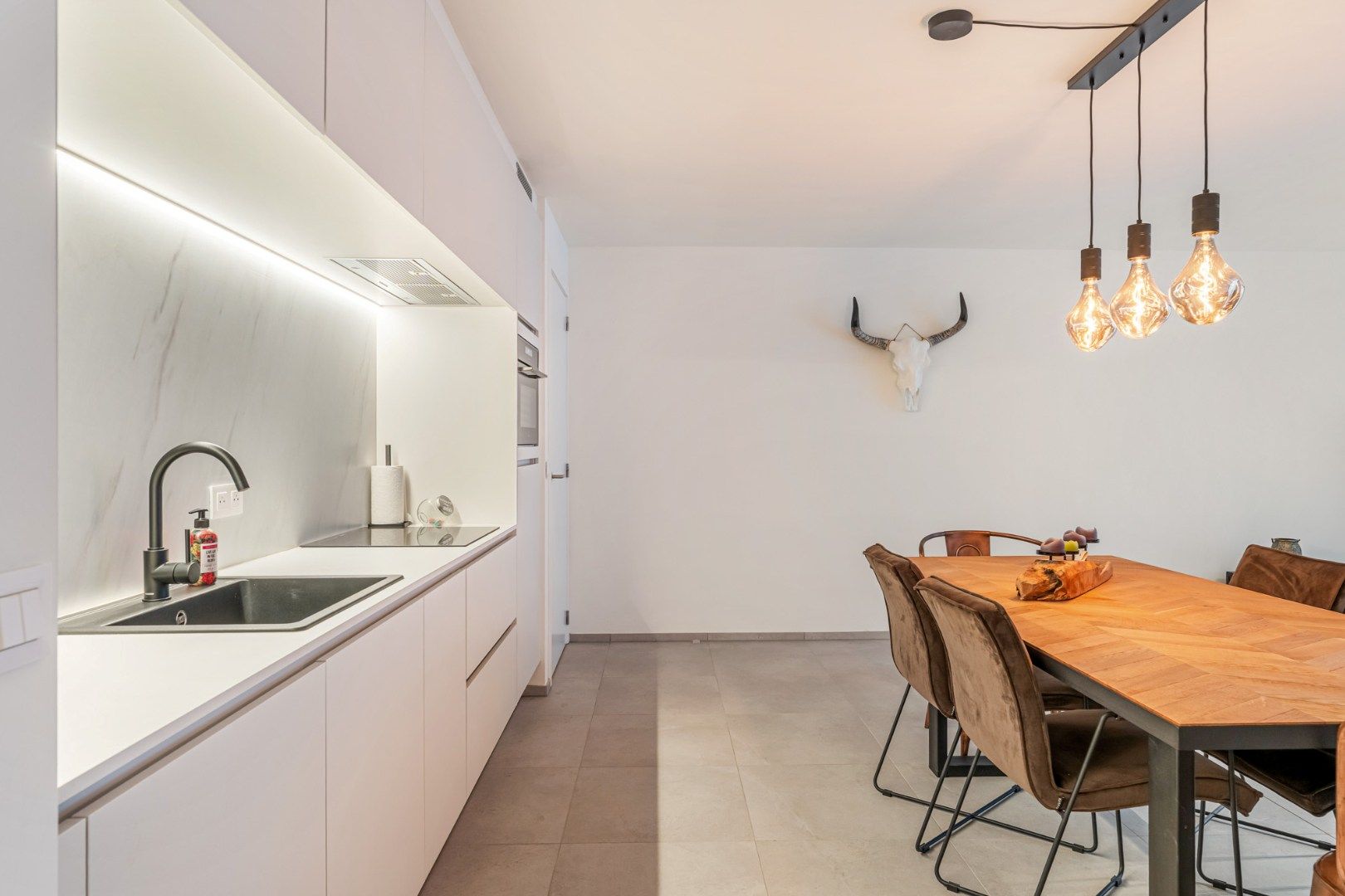 Nieuwbouw appartement, 92m² + terras, 2 slpk, garage en kelderberging in centrum Genk foto 9