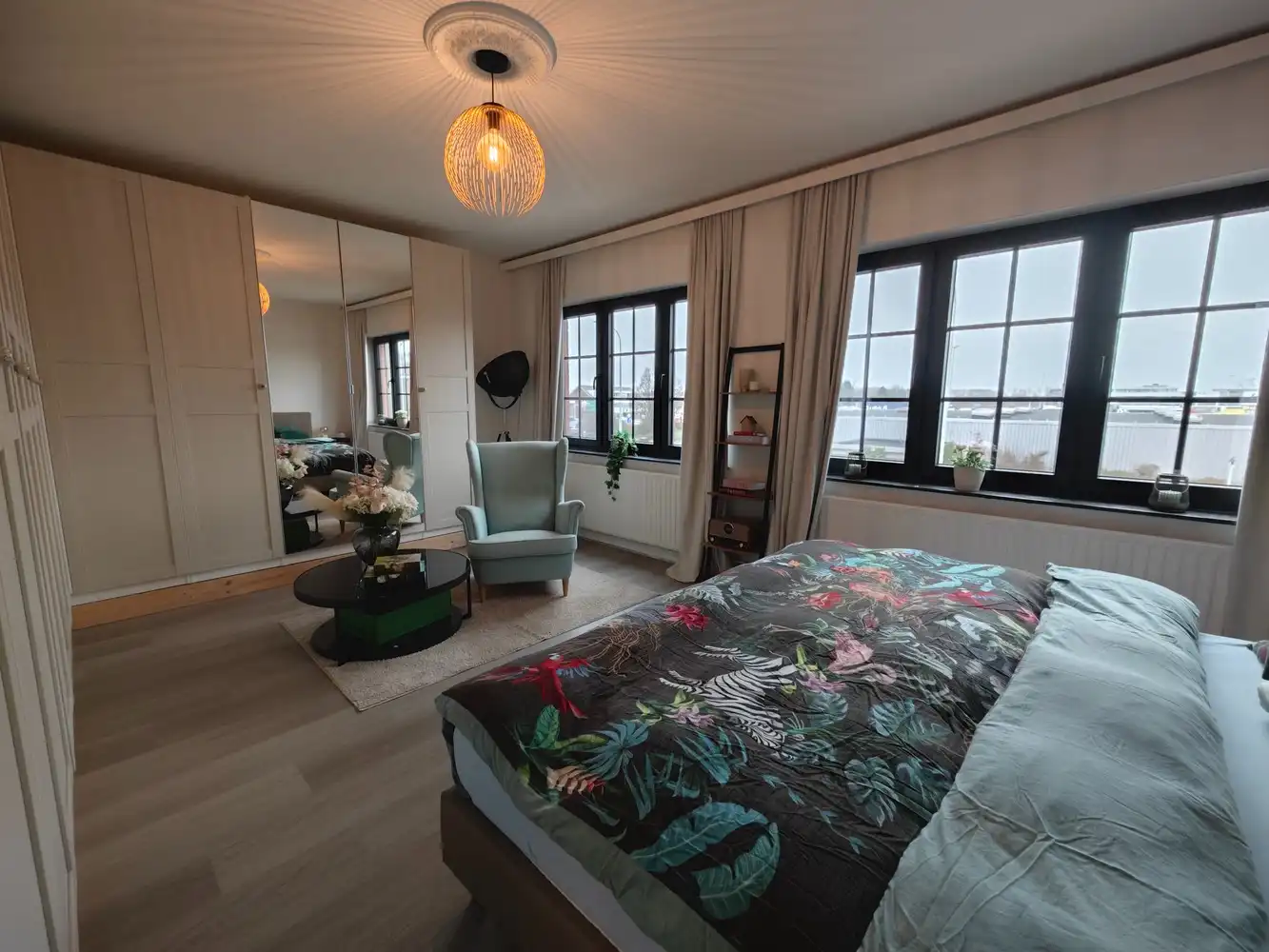 volledig gerenoveerde stadswoning met 4 slpks foto 22