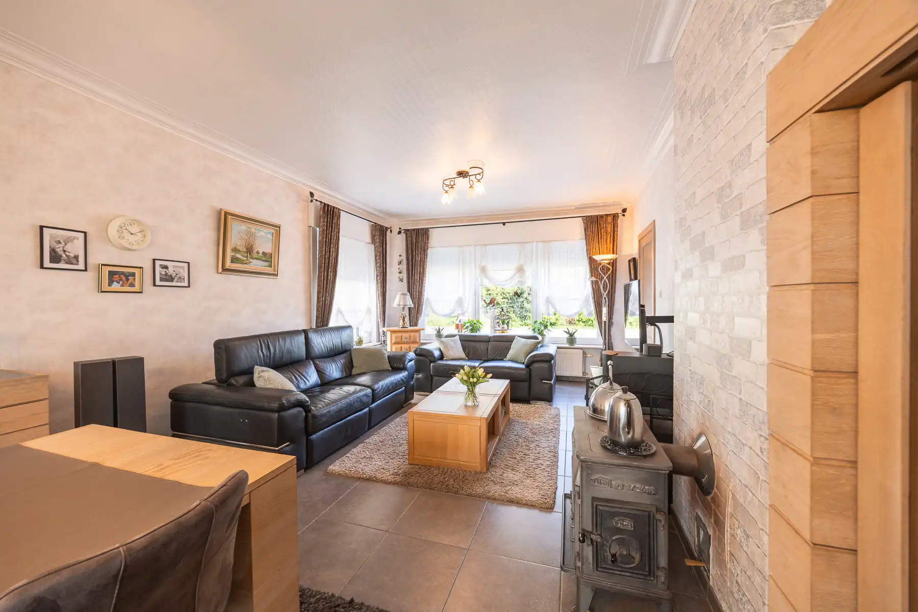 Charmante, uitmuntend onderhouden woning op een ruim perceel foto 2