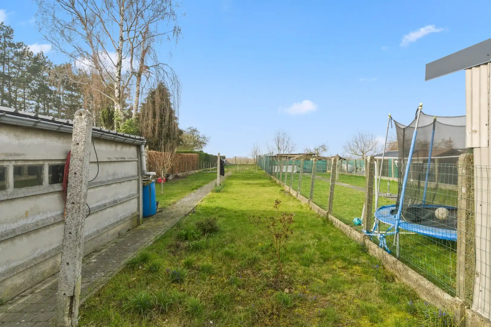 Instapklare halfopen bebouwing met 2 slaapkamers en ruime tuin foto 19