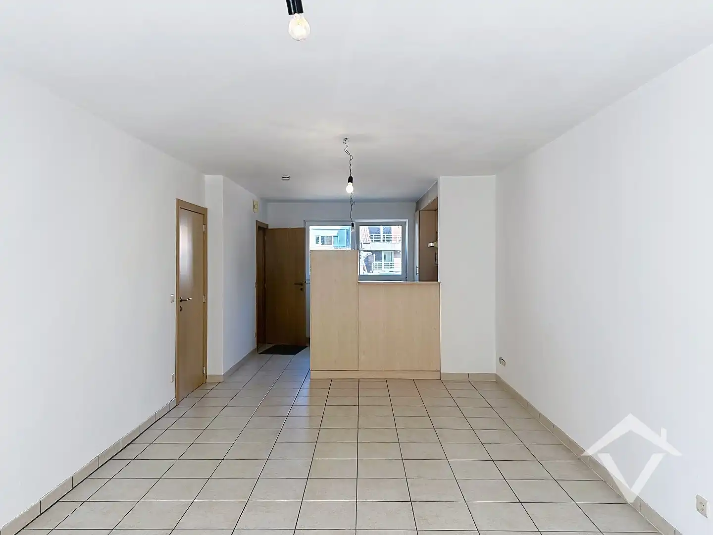 Ruim duplex appartement met zonnig terras in centrum Koekelare  foto 4