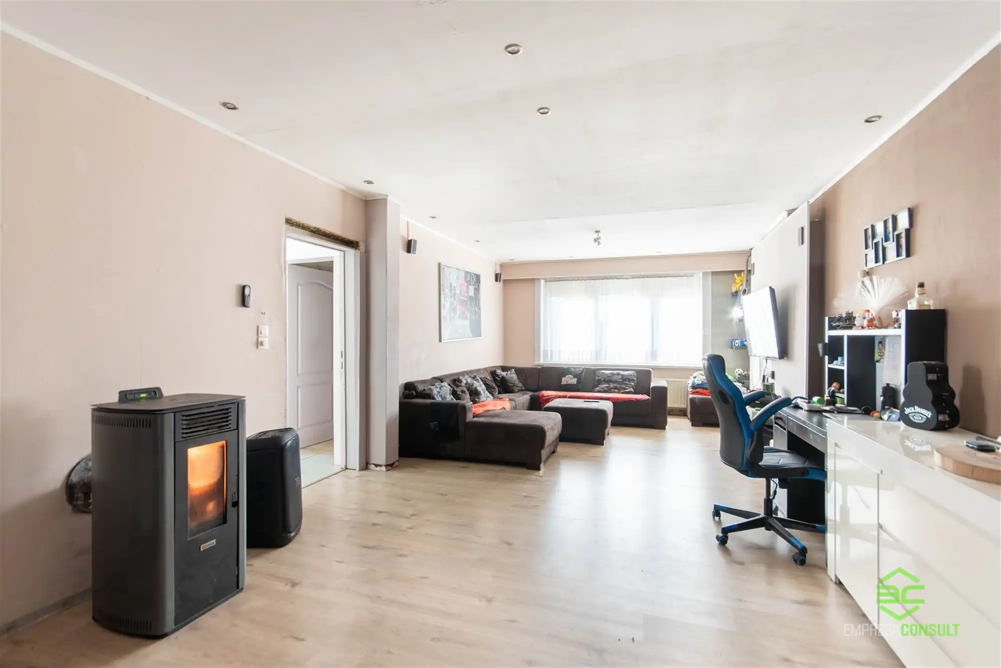 Op te frissen ruime gezinswoning in Kermt op 7a 54ca! foto 3