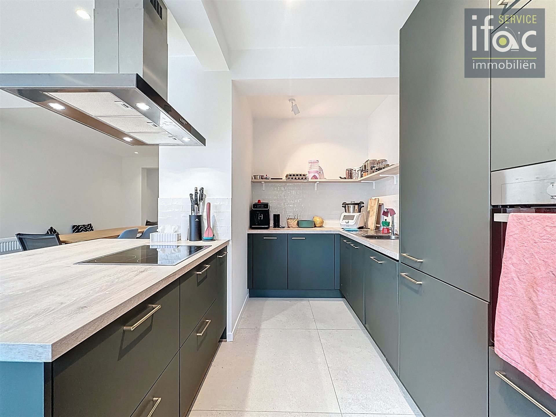 Fantastisch gerenoveerde rijwoning met 4 slaapkamers foto 5