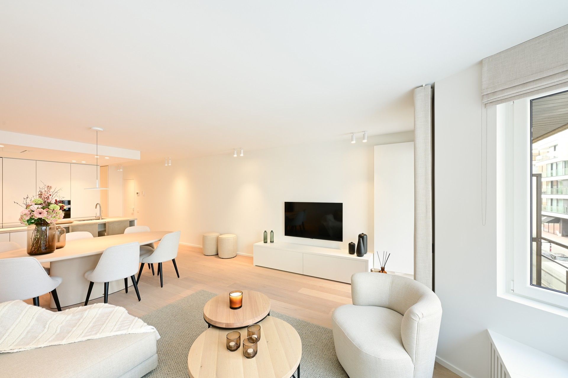 Toprenovatie met 3 slaapkamers en zijdelings zeezicht foto 5
