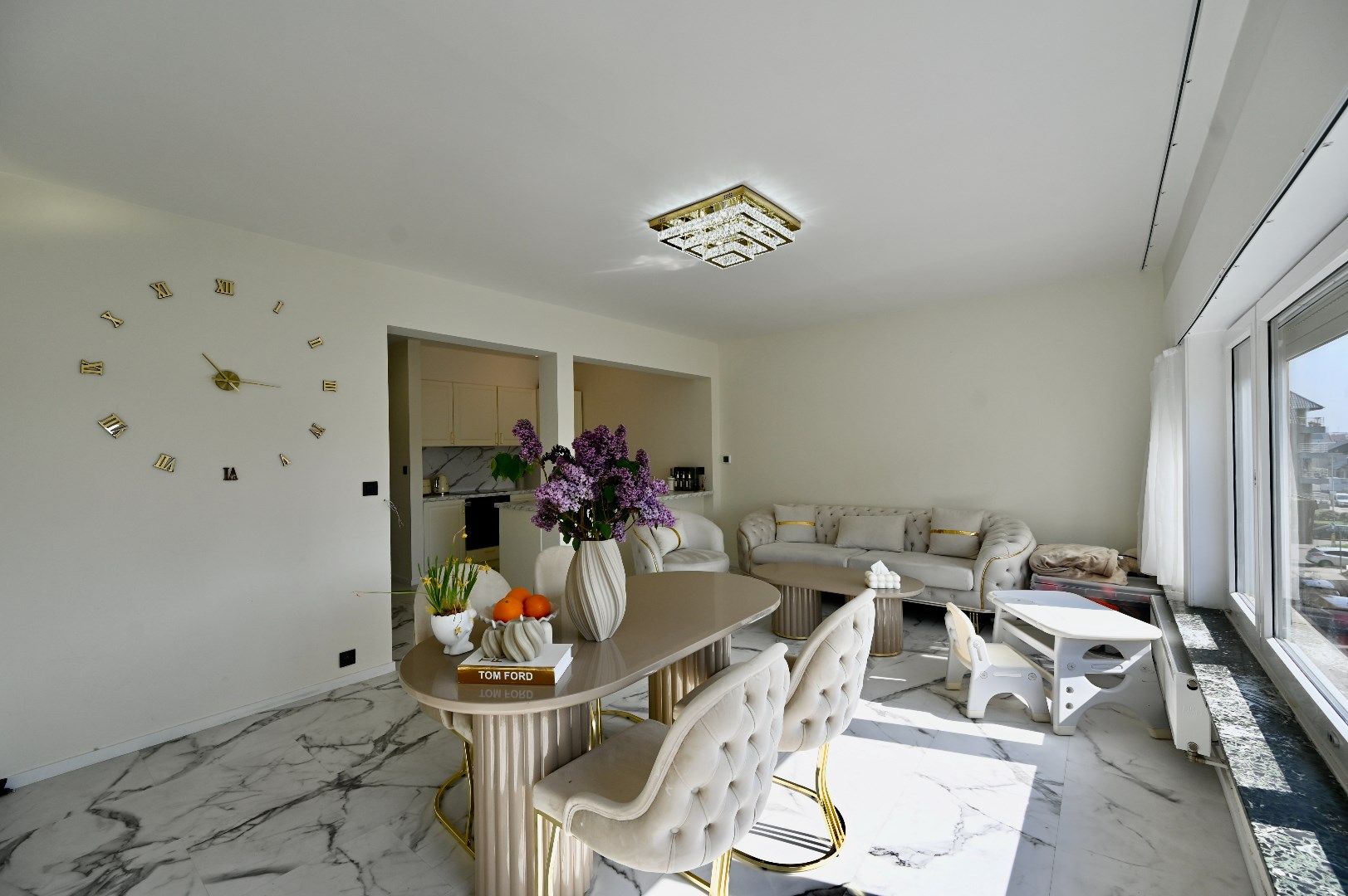 STIJLVOL GERENOVEERD APPARTEMENT MET OVERDEKTE STAANPLAATS TE MARIAKERKE foto 3