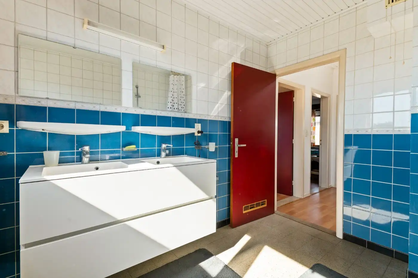 Op te frissen woning met 3 slpk., inpandige garage en west-tuin foto 14