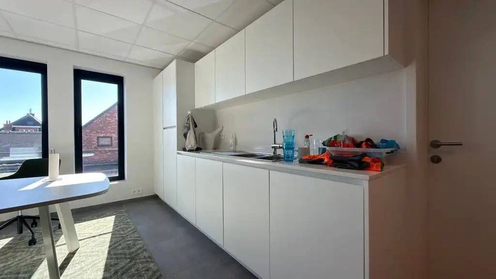 Instapklare kantoren met terras te huur vlakbij afrit E19 in Rumst foto 14