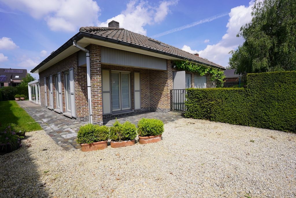 Residentieel gelegen bungalow op 910 m² voorzien van 4 slaapkamers foto 10