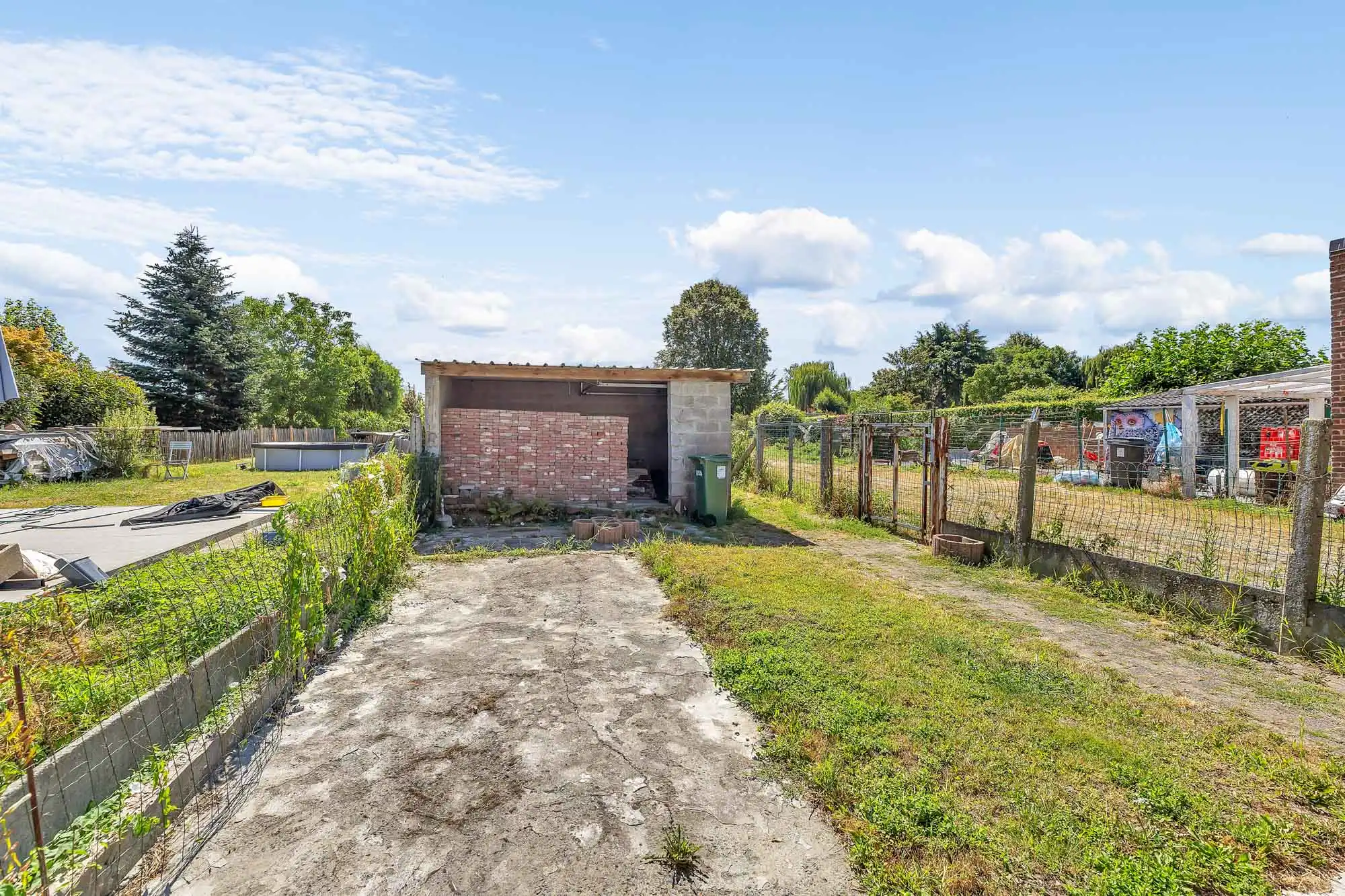Te renoveren woning met veel potentieel en prachtige tuin foto 19