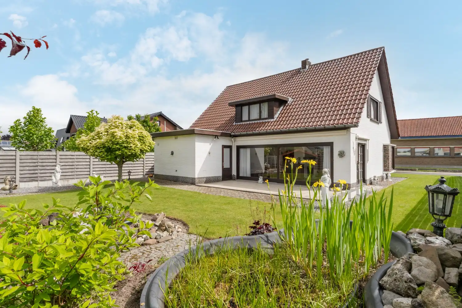 Charmante op te frissen woning van 187 m² op een toplocatie in Pelt! foto 38