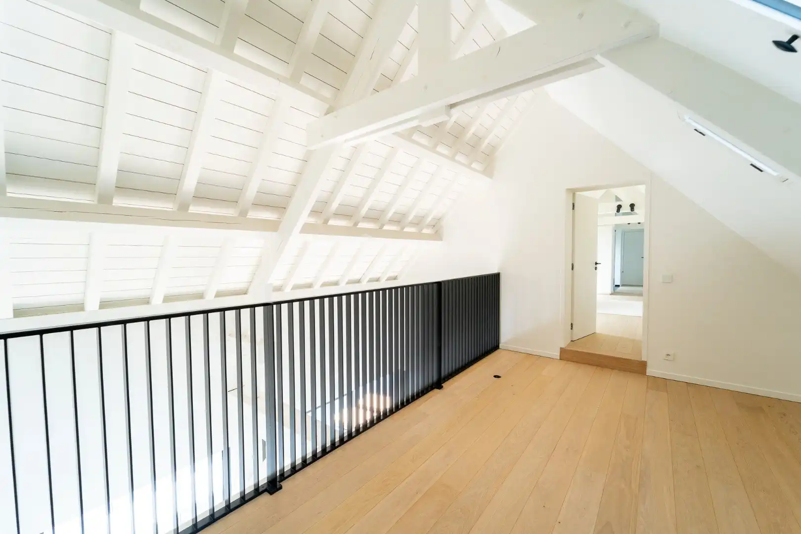 Prachtig gerenoveerde hoeve met panoramisch zicht over de polders foto 24