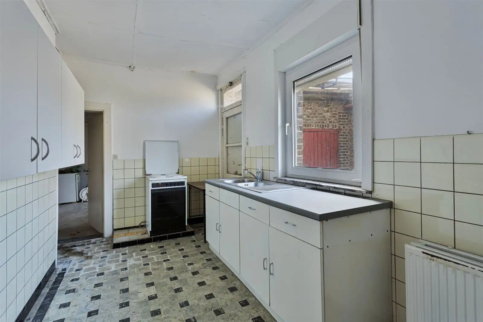 Statige te renoveren woning met schuur en tuin foto 7