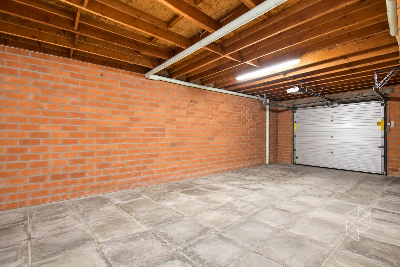 Grote goed onderhouden woning met 3 slpk, tuin en grote garage foto 20