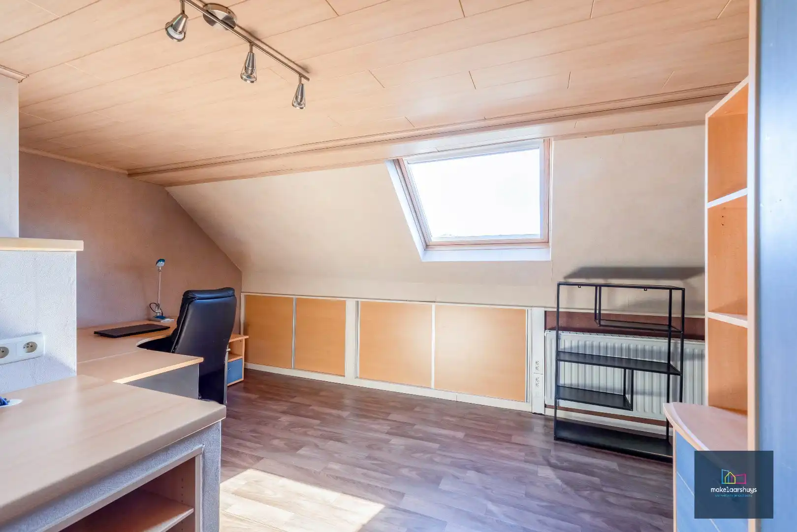 Goed onderhouden en ruime woning in rij met tuin/terras te Wondelgem foto 22