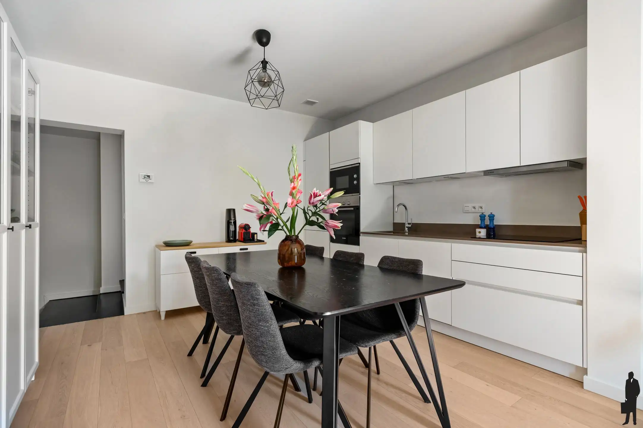 Gerenoveerd 2-slaapkamer appartement met terras (10m²) foto 6