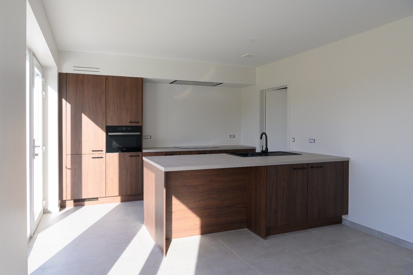 INSTAPKLARE NIEUWBOUWWONING MET 3 SLPKS | GARAGE EN TUIN foto 4