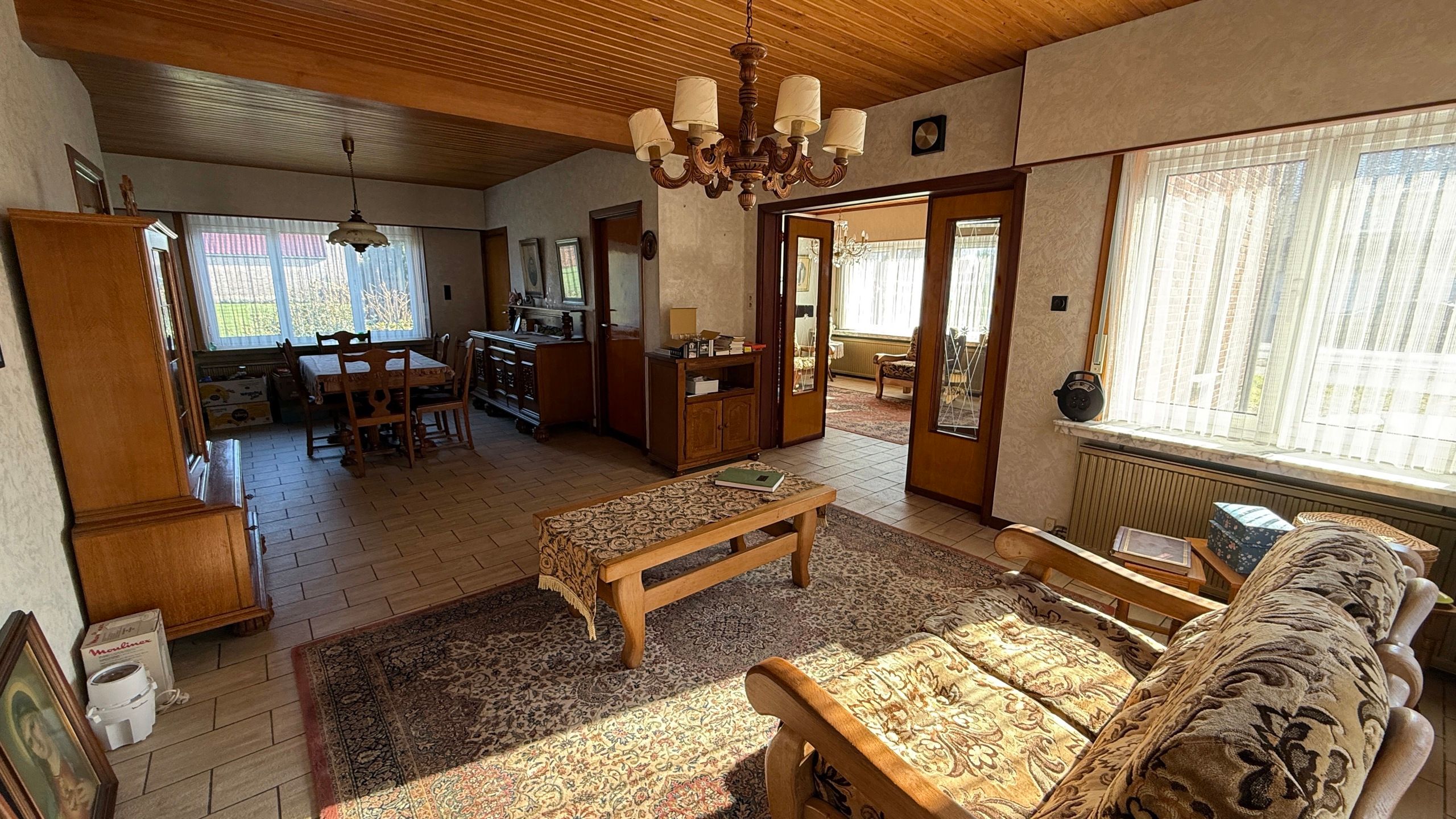Te renoveren woning met veel potentieel foto 3