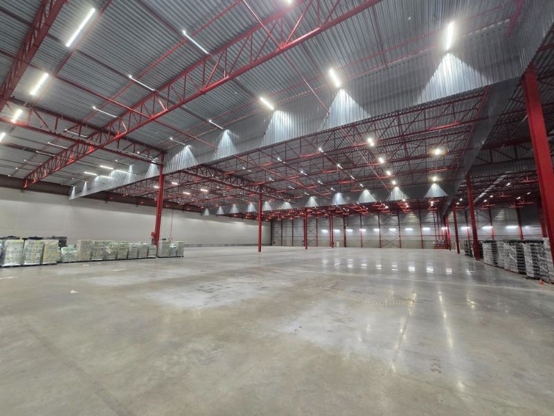 Logistiek gebouw te huur foto 4