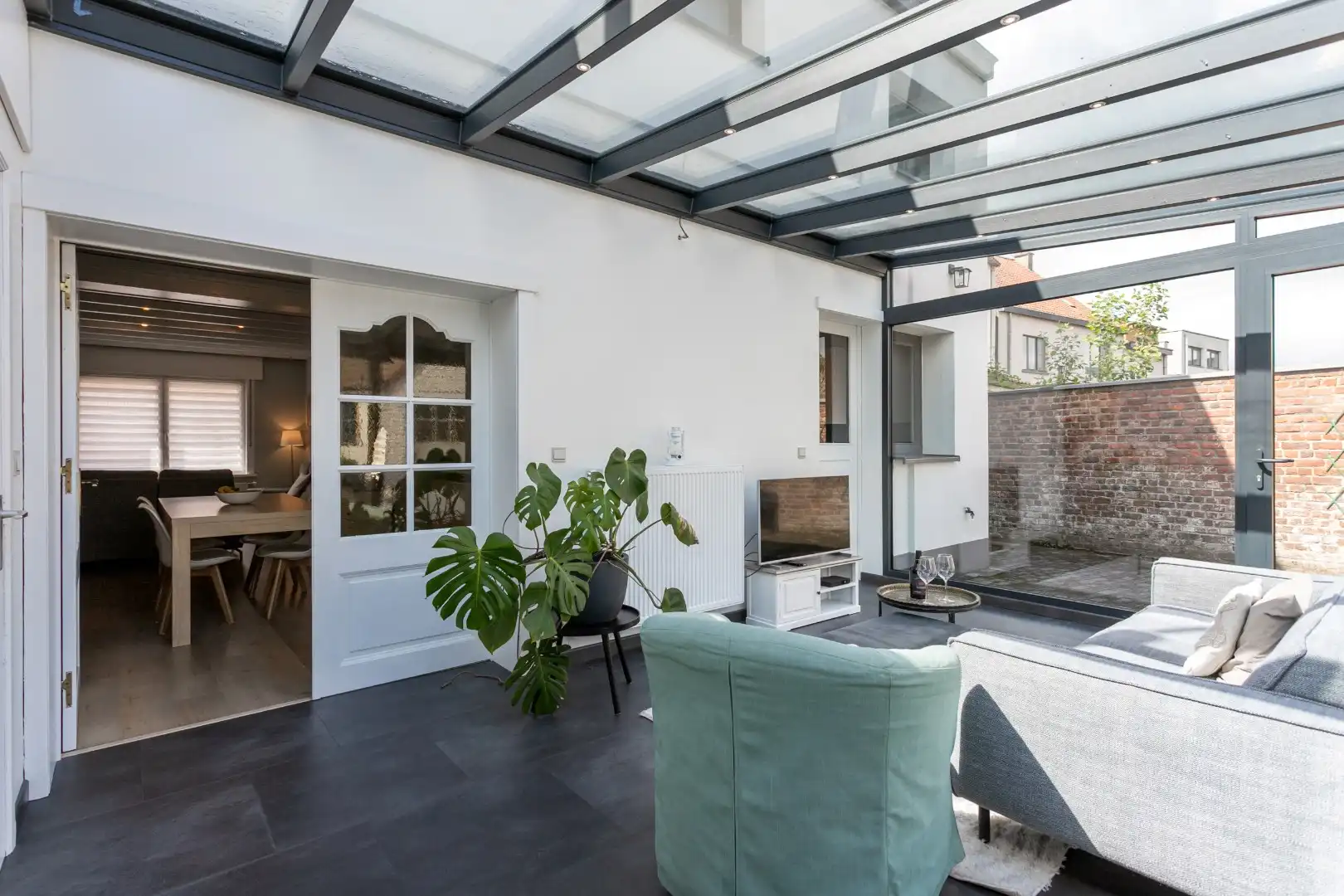 Gerenoveerde 3-gevelwoning met tuin en 4 slaapkamers te Sint-Genesius-Rode foto 9