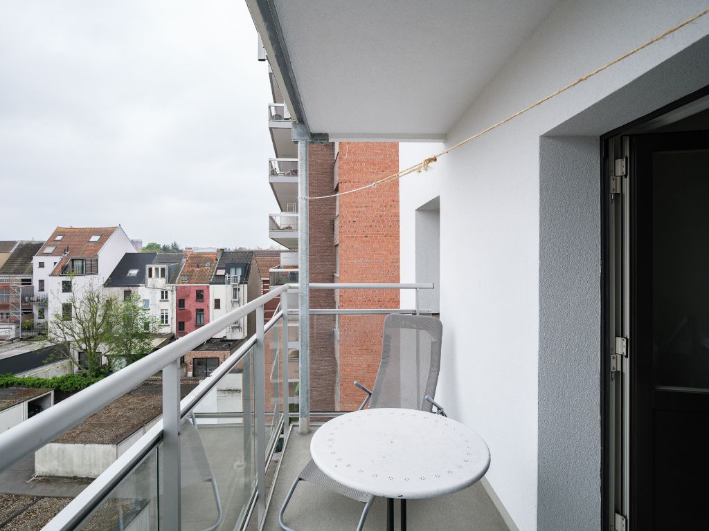 Instapklaar 2-slaapkamer appartement met een zicht over de Coupure foto 13
