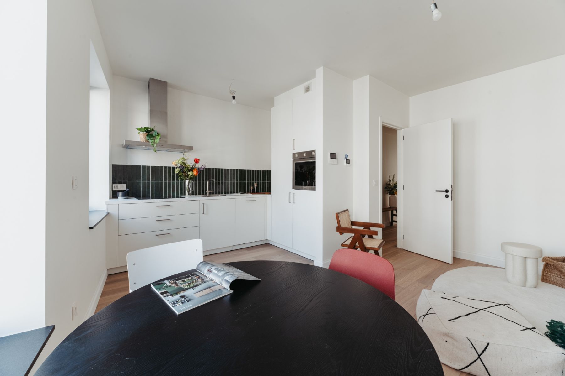 Lichtrijk gerenoveerd 2 slaapkamerappartement vlakbij Gent centrum foto {{pictureIndex}}