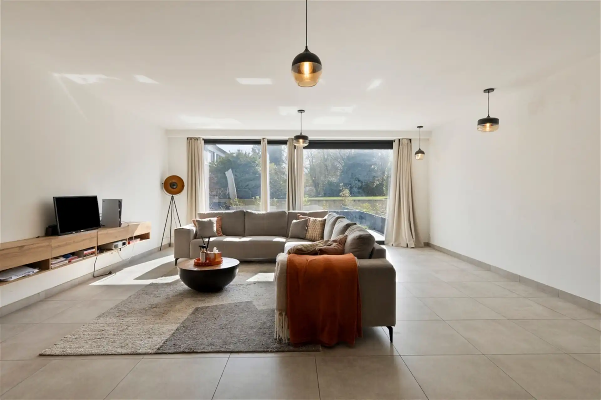 Gelijkvloers appartement met groot terras en tuin foto 2