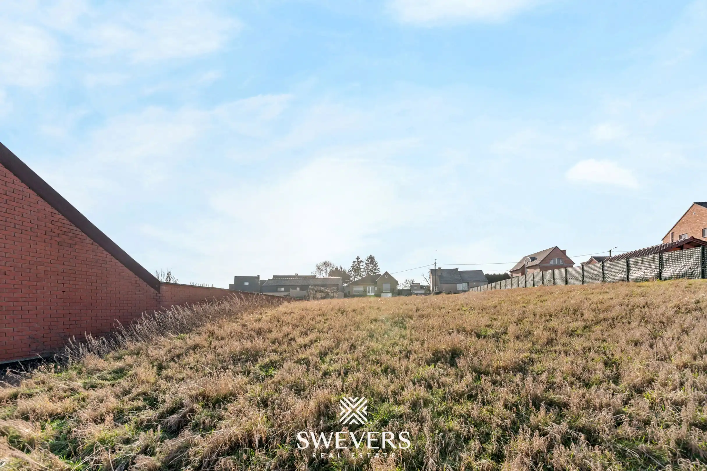 Royaal perceel gelegen in landelijke omgeving foto 9