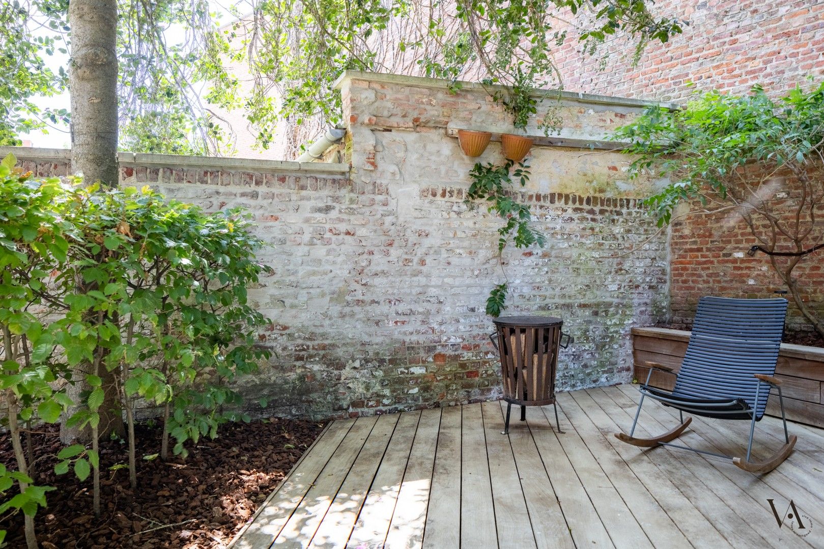 Exclusieve gerenoveerde burgerwoning met overvloedige lichtinval en uniek stadstuintje foto 8