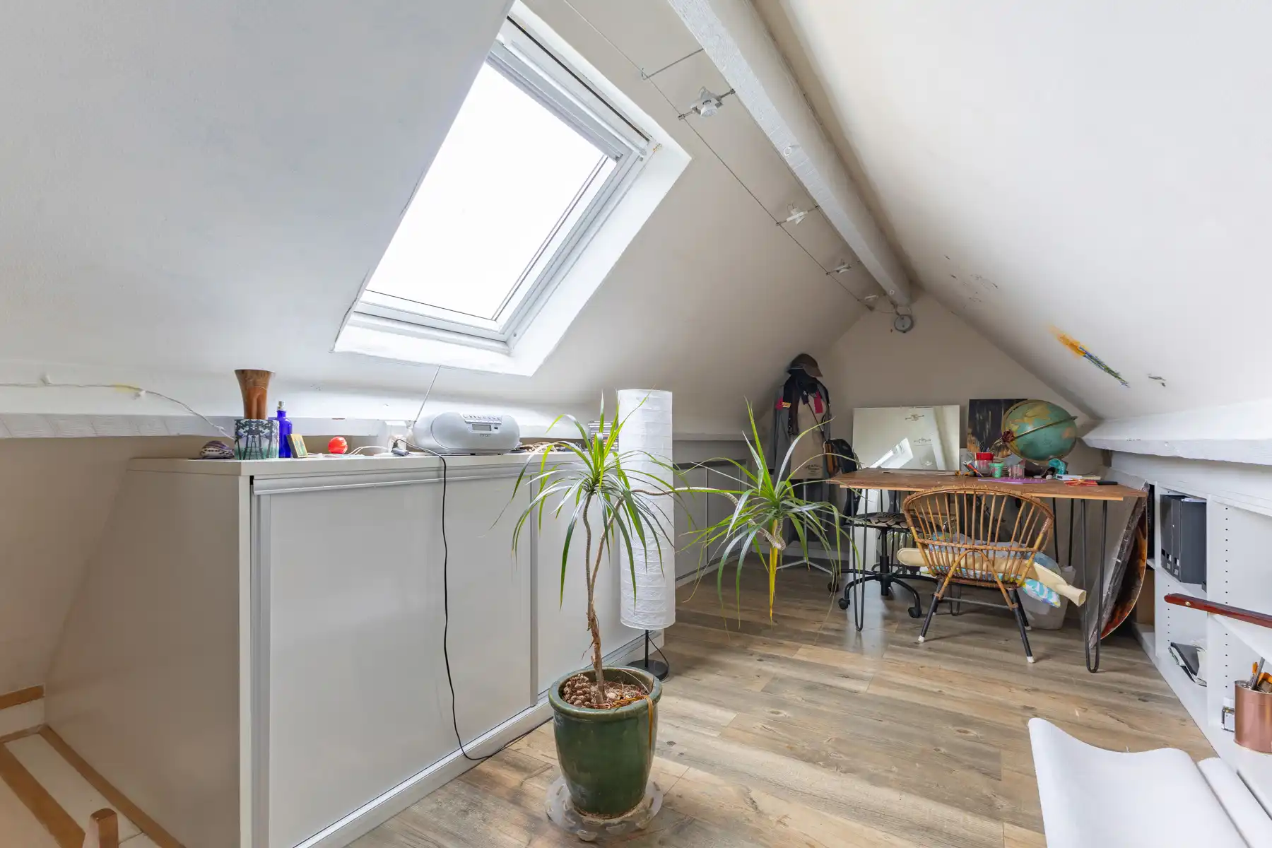 Goed gelegen woning met ruime loods foto 16