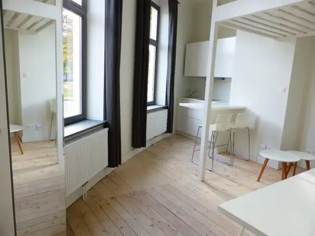 Vernieuwde gemeubelde studio foto 6