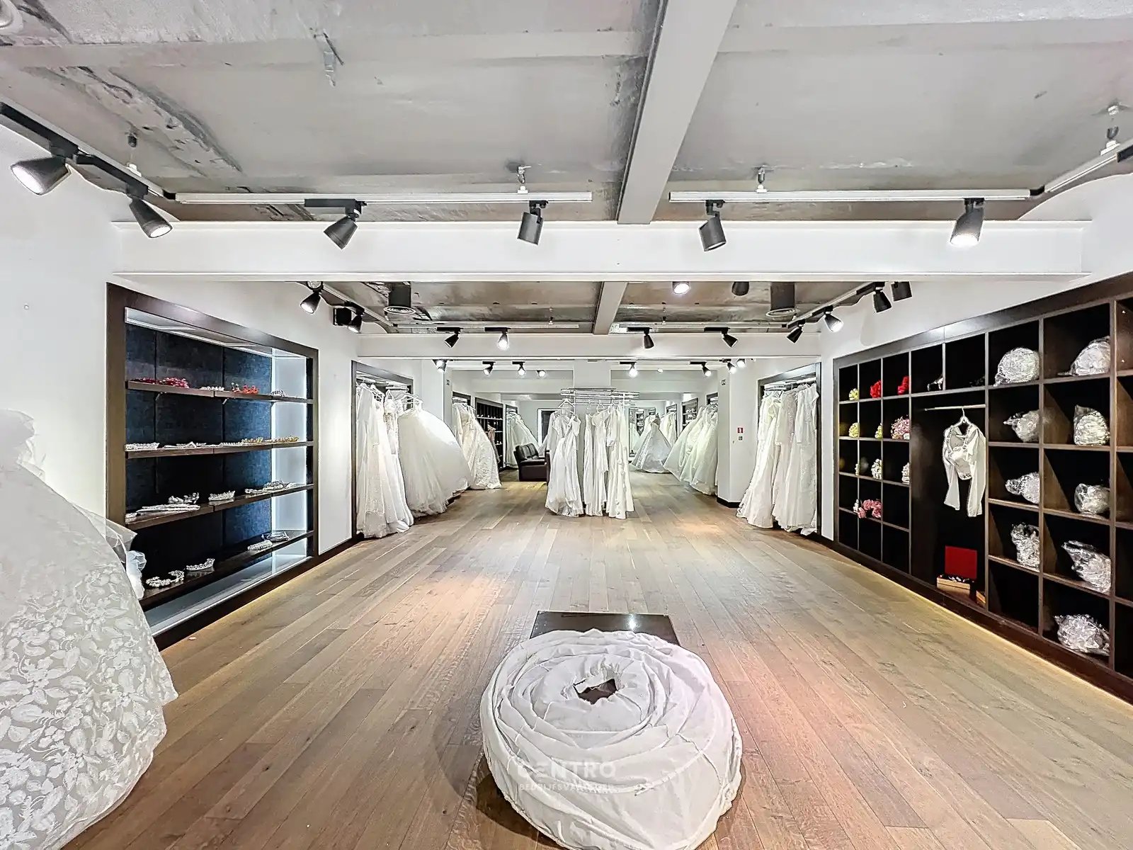 Handelspand met uitstraling (420 m² winkelruimte + extra stockruimte) te huur op topligging in OOSTSTRAAT, Roeselare. foto 19