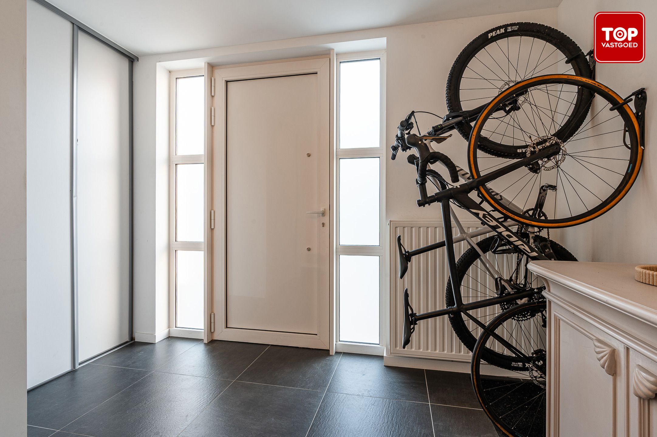 instapklare appartement met twee slaapkamers en terras foto 4