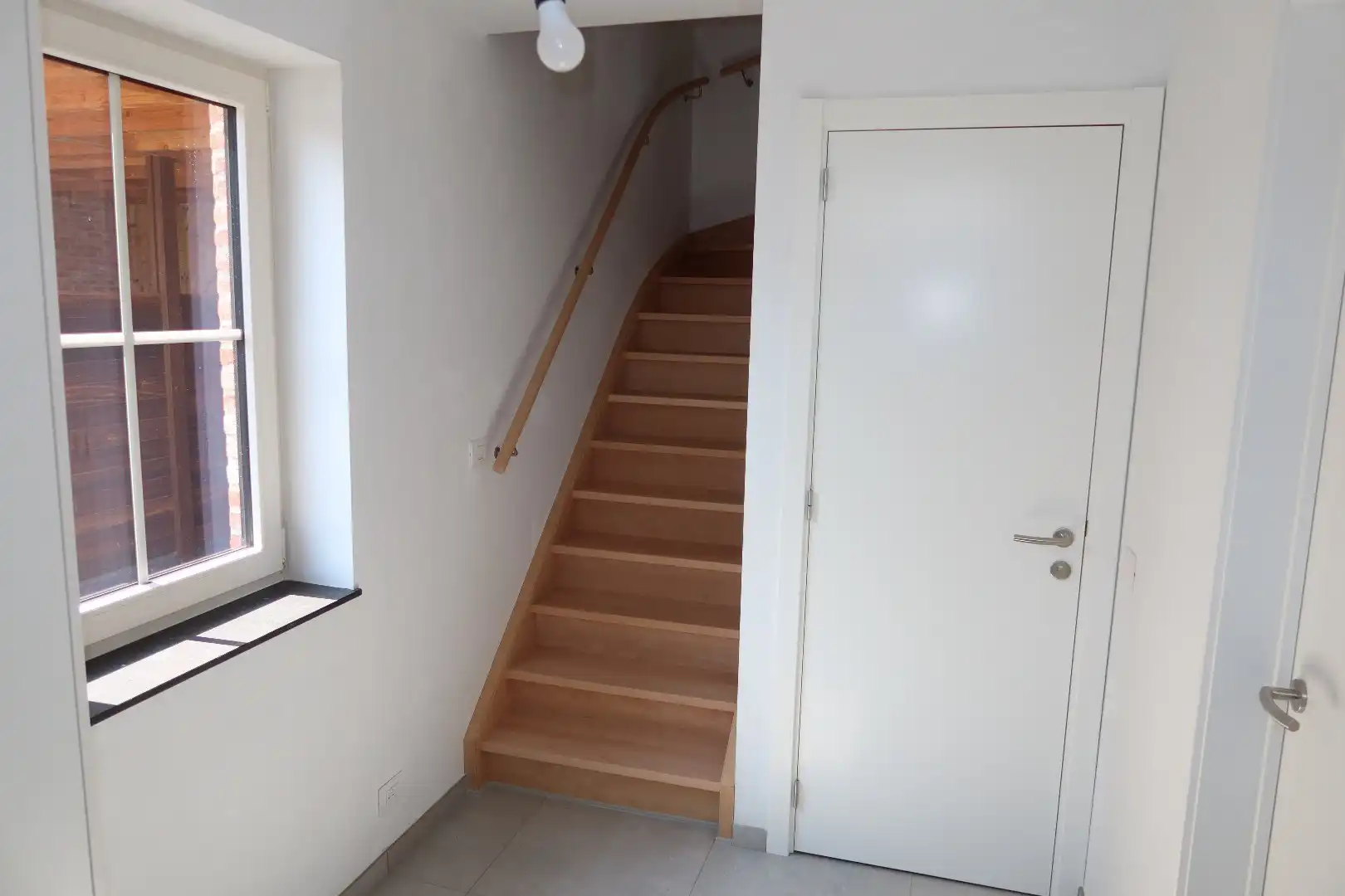 Recente pastorijwoning met 3 slk, carport en tuin foto 2
