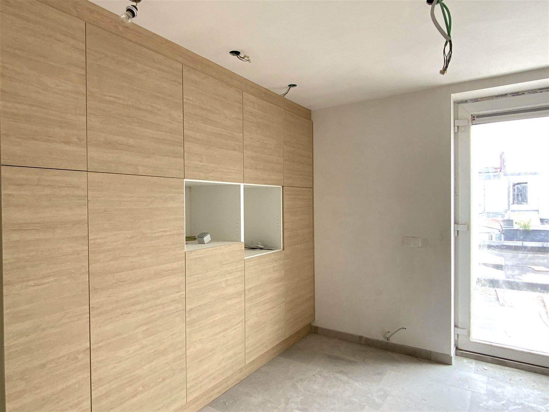 Ruim appartement met drie slaapkamers en handelsruimte foto 3