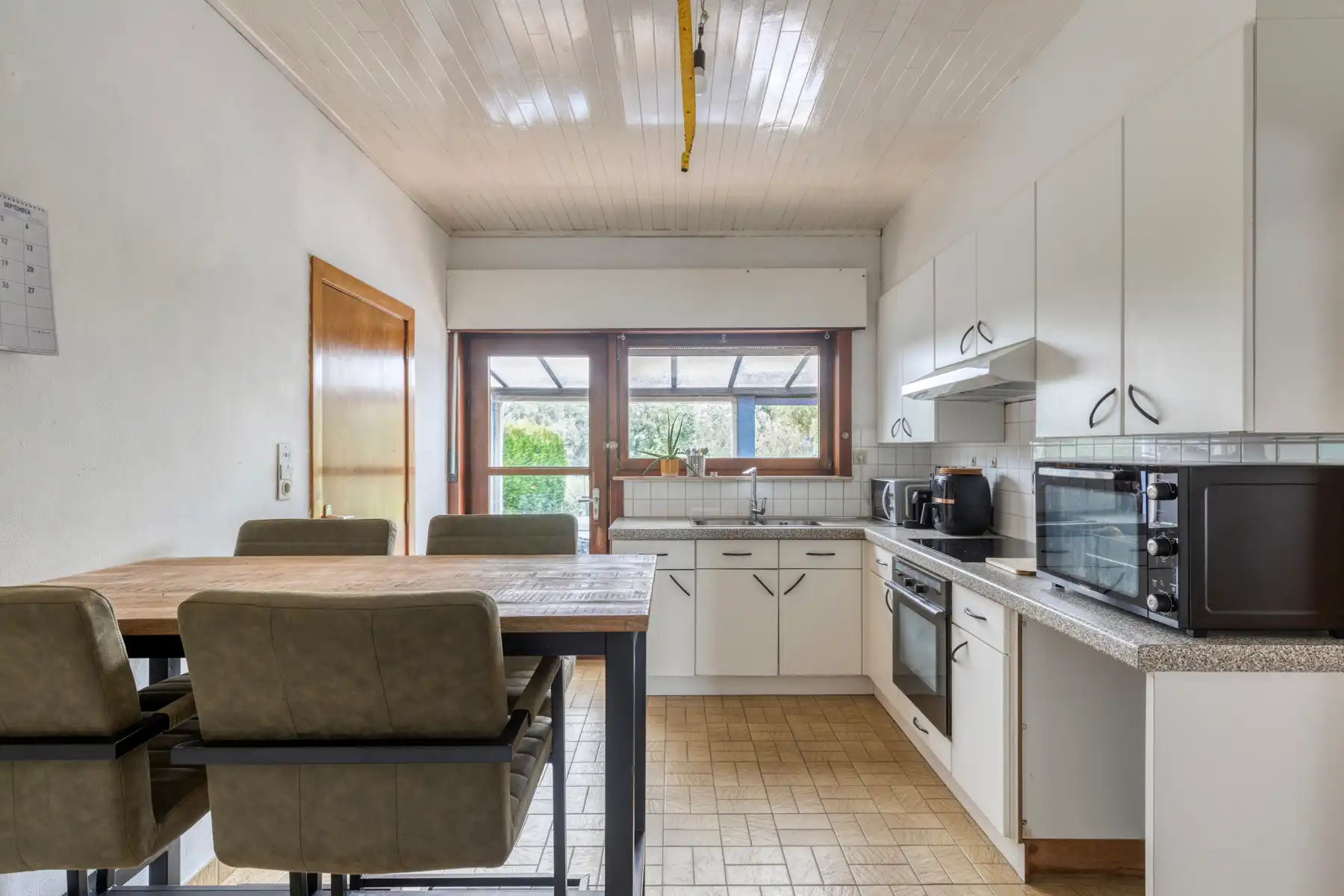 Ruime bungalow met 3 slaapkamers op ruim perceel in Outer foto 5
