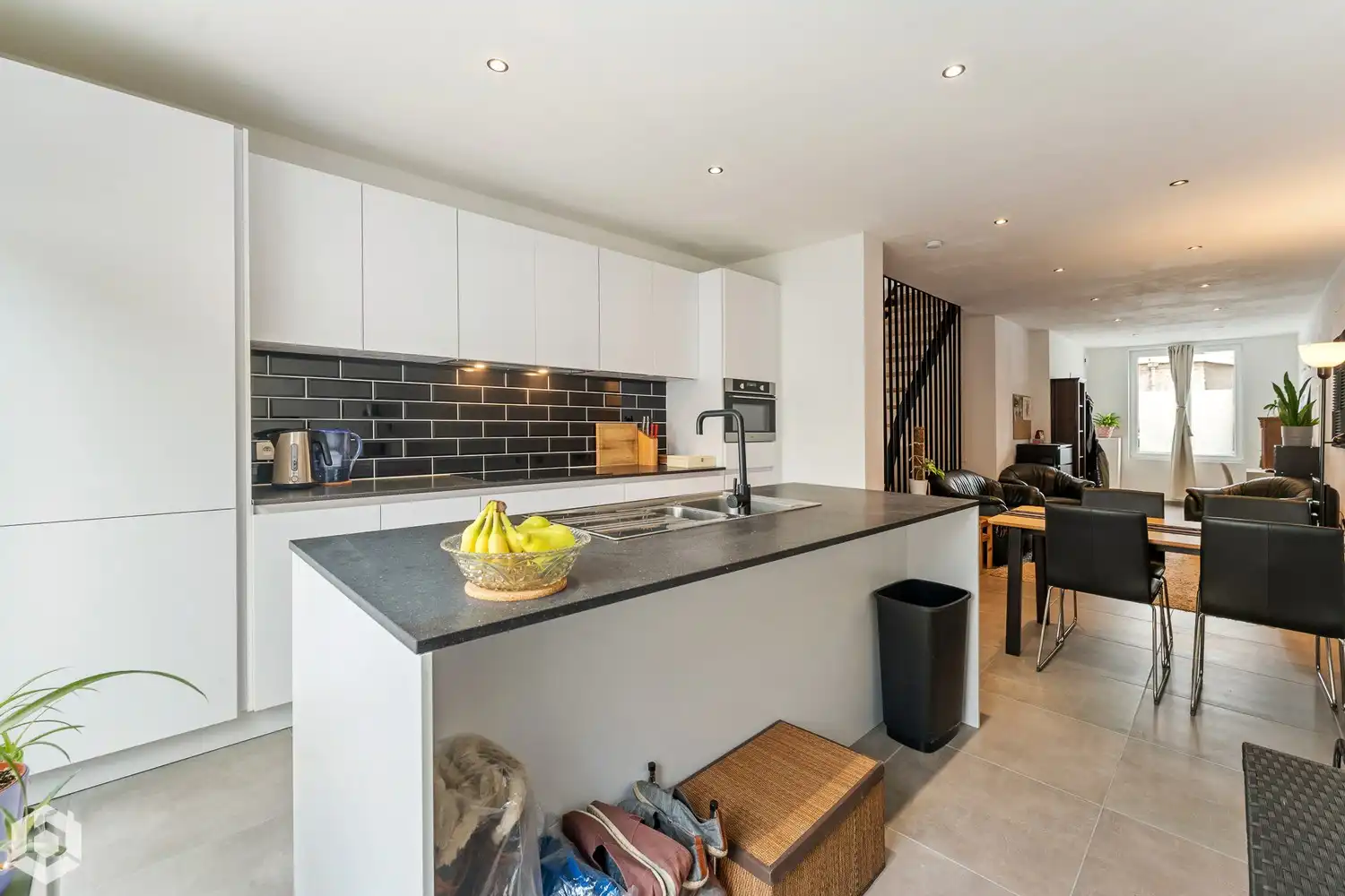 Recent gerenoveerde woning met 3 slpkrs en garagebox foto 2