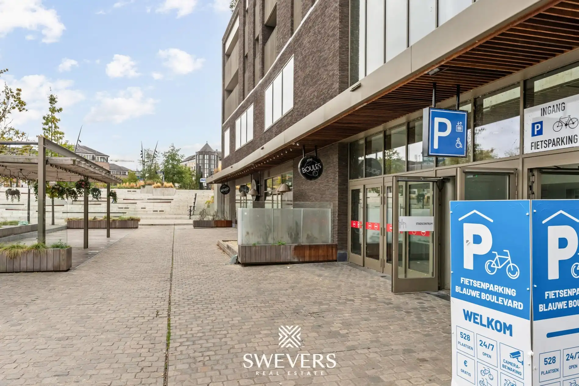 Ruime en beveiligde ondergrondse garagebox te huur in Quartier Blue foto 5