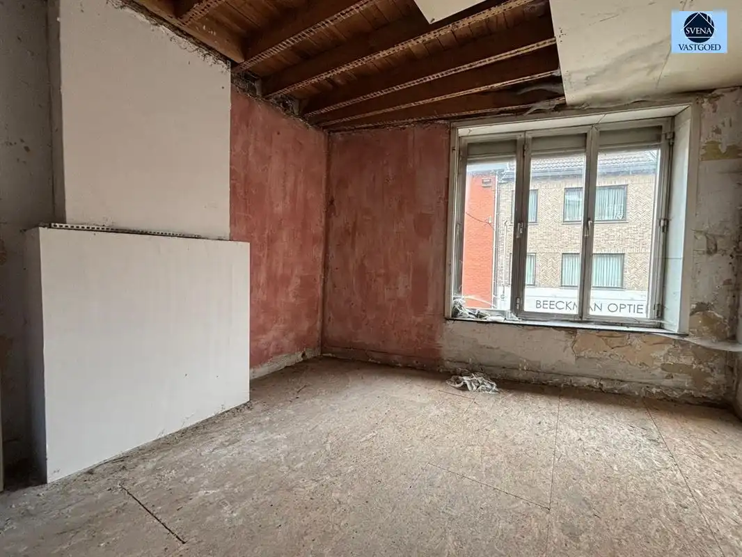RUIME TE RENOVEREN WONING MET TUIN foto 3